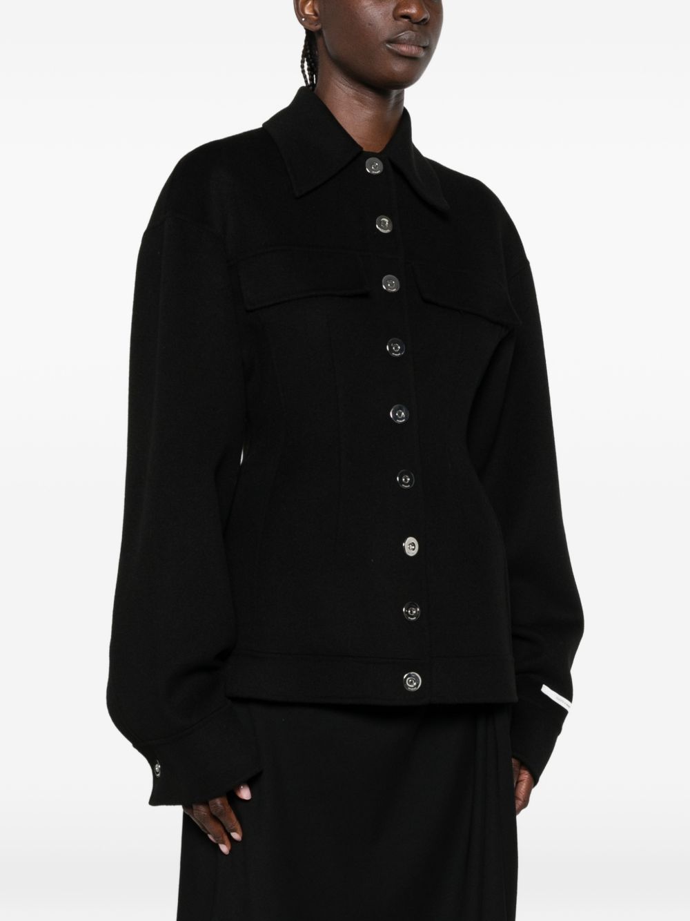 Cappotto corto aderente in vita arena in nero 