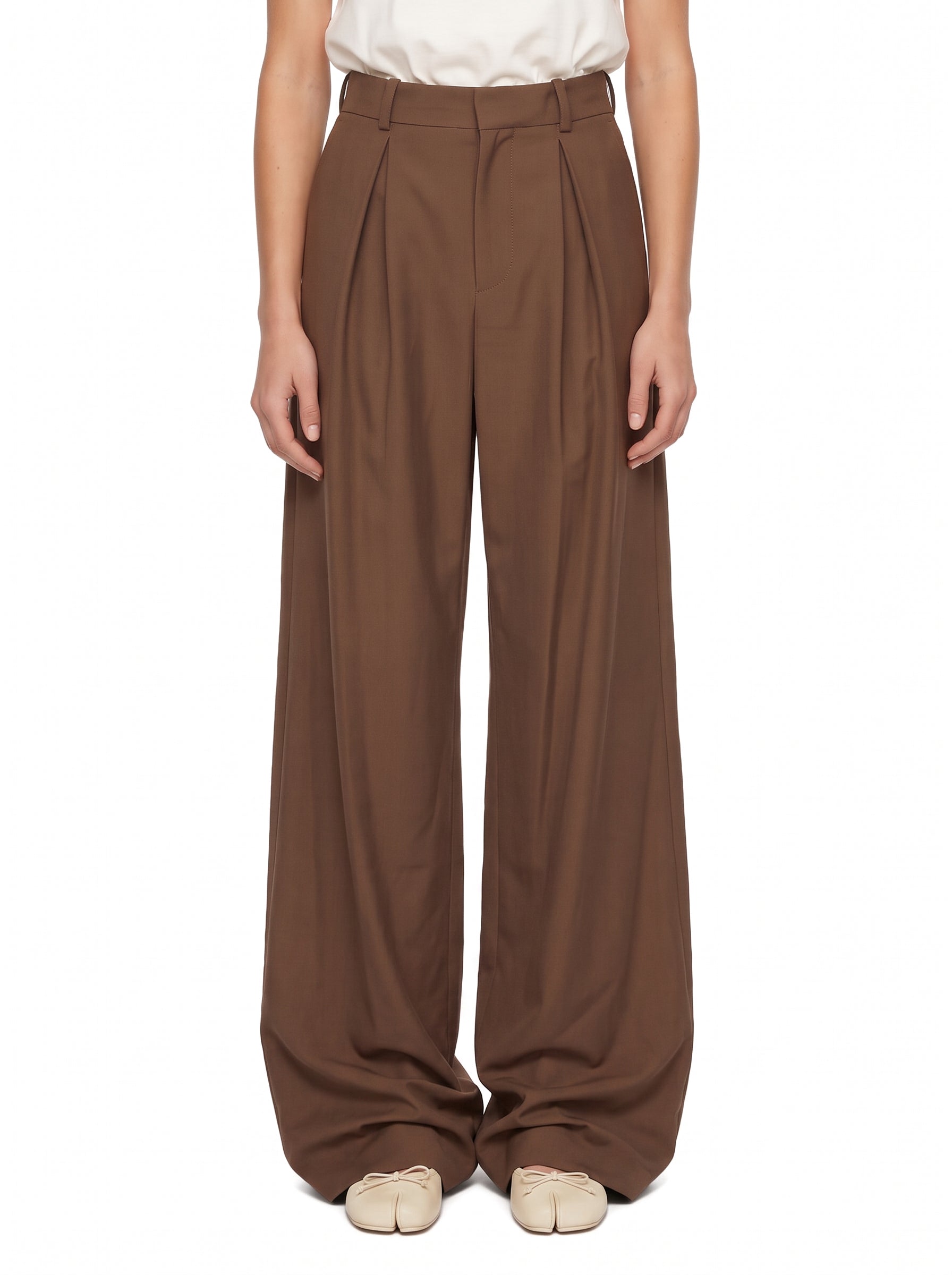 Pantaloni con pinces in marrone 