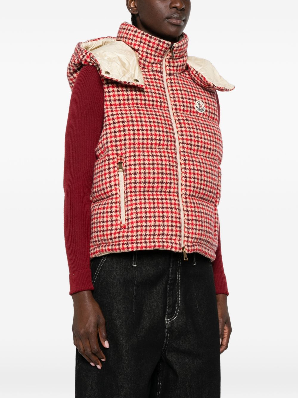 Gilet imbottito con motivo pied de poule in rosso 