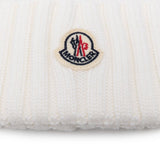 Cappello con logo in bianco 