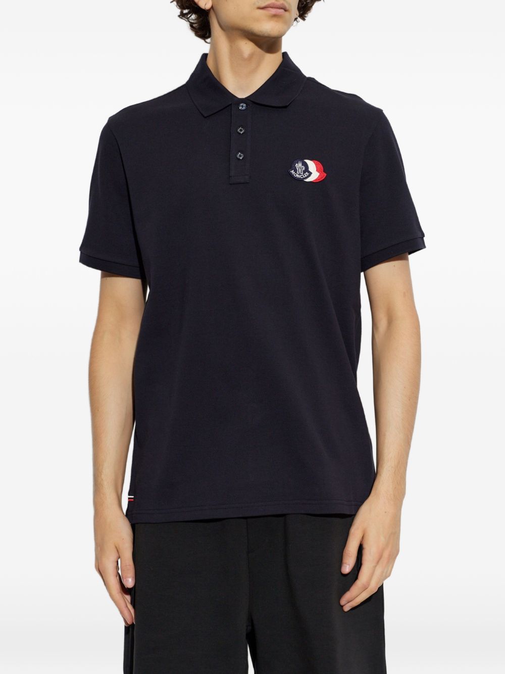 Polo con logo in blu 