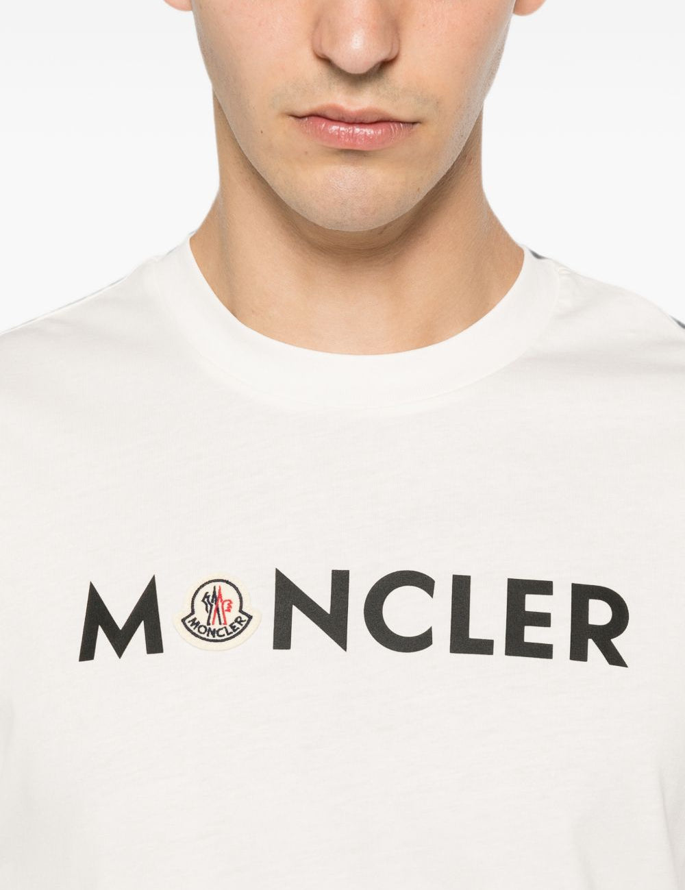 T-shirt con logo in bianco 