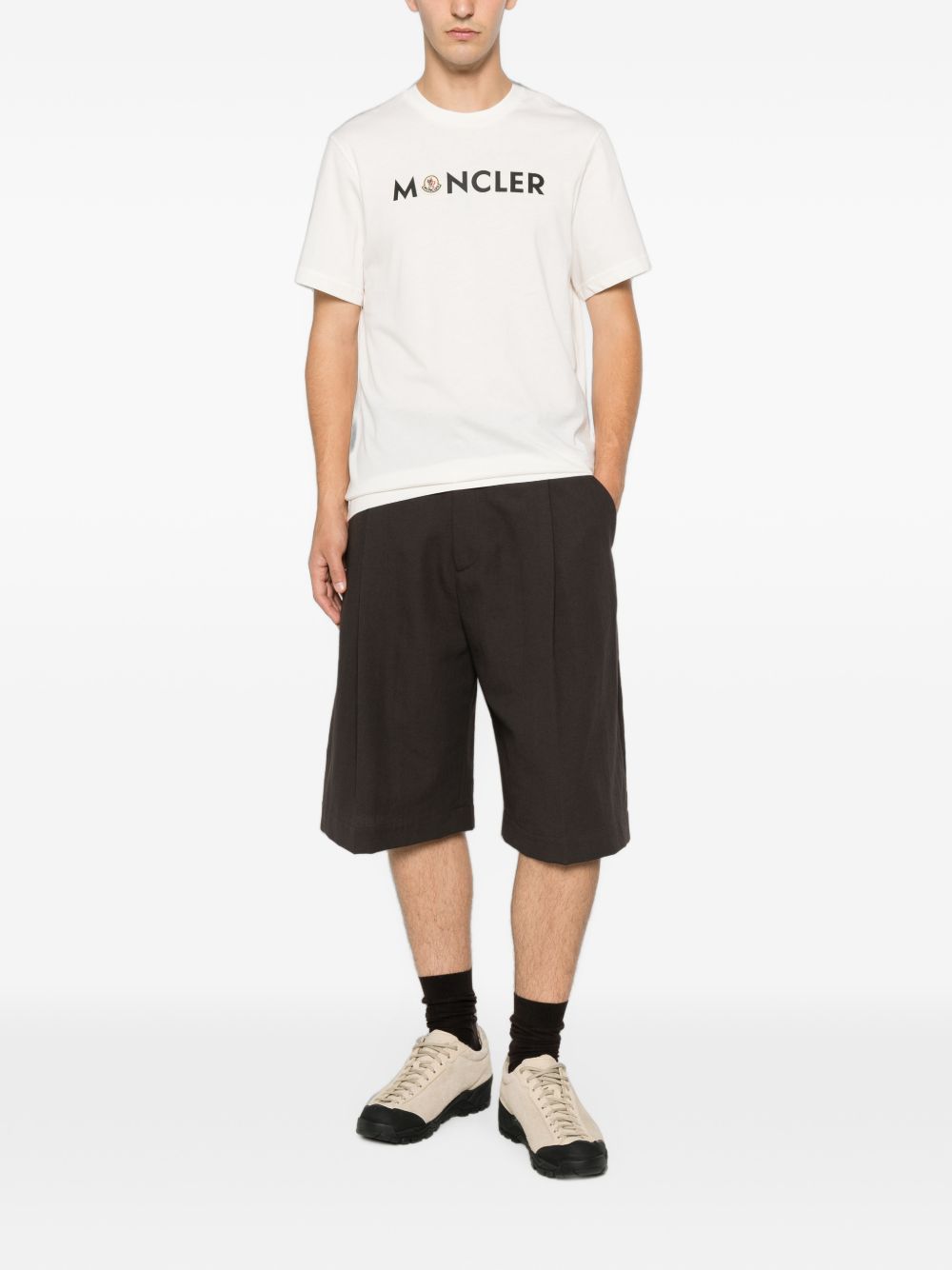 T-shirt con logo in bianco 