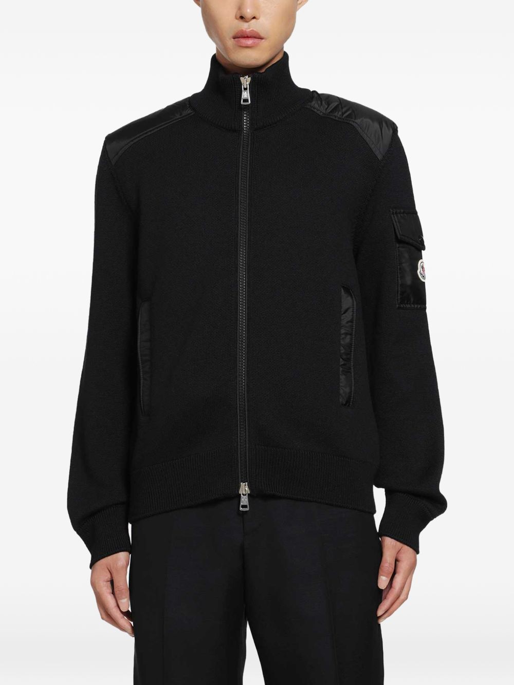 Cardigan a collo alto con zip in nero 