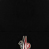 Berretto con logo in nero 