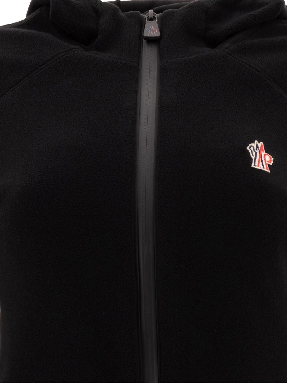 Giacca con zip e cappuccio in nero 