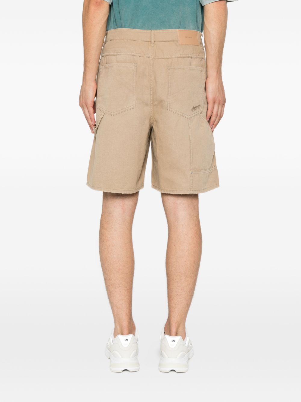 Short con design a pannelli in beige Represent - uomo 