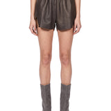 Shorts in pelle effetto washed in marrone 