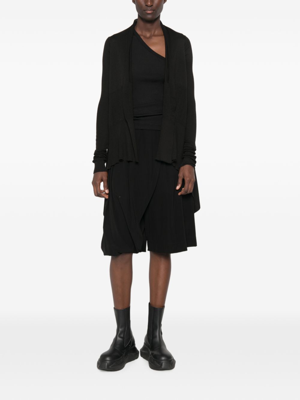 Cardigan con orlo asimmetrico in nero 