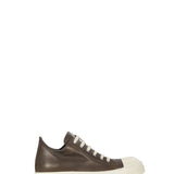 Sneakers basse in pelle in grigio 