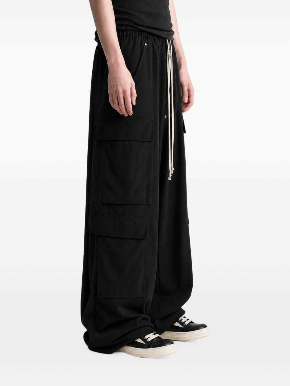 Pantaloni cargo Belas a gamba larga in nero 
