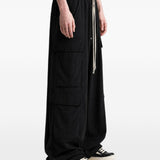 Pantaloni cargo Belas a gamba larga in nero 