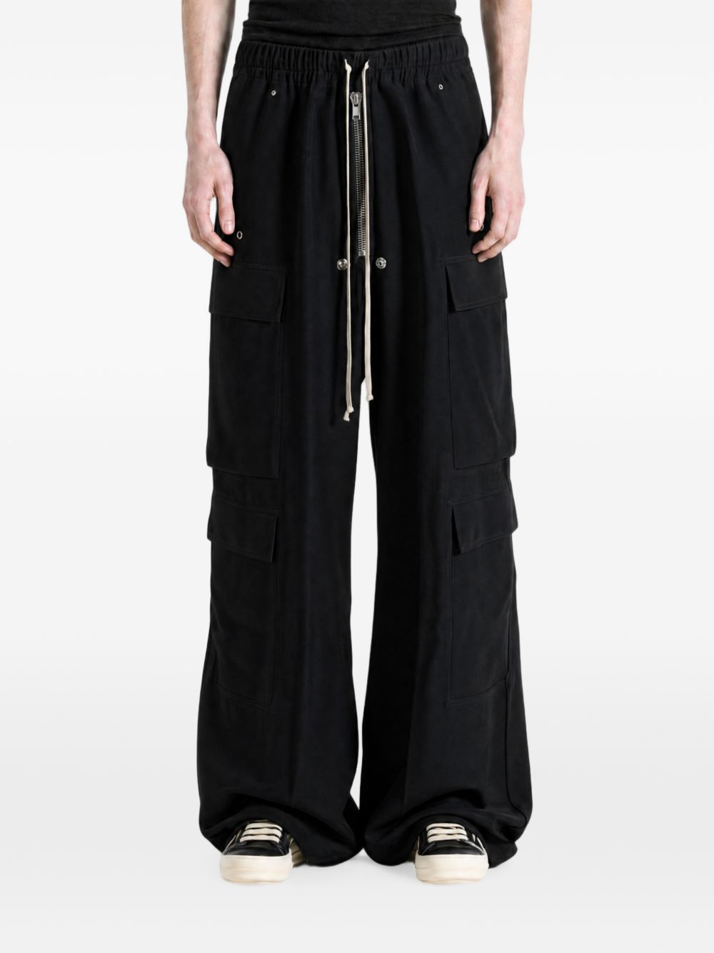 Pantaloni cargo Belas a gamba larga in nero 