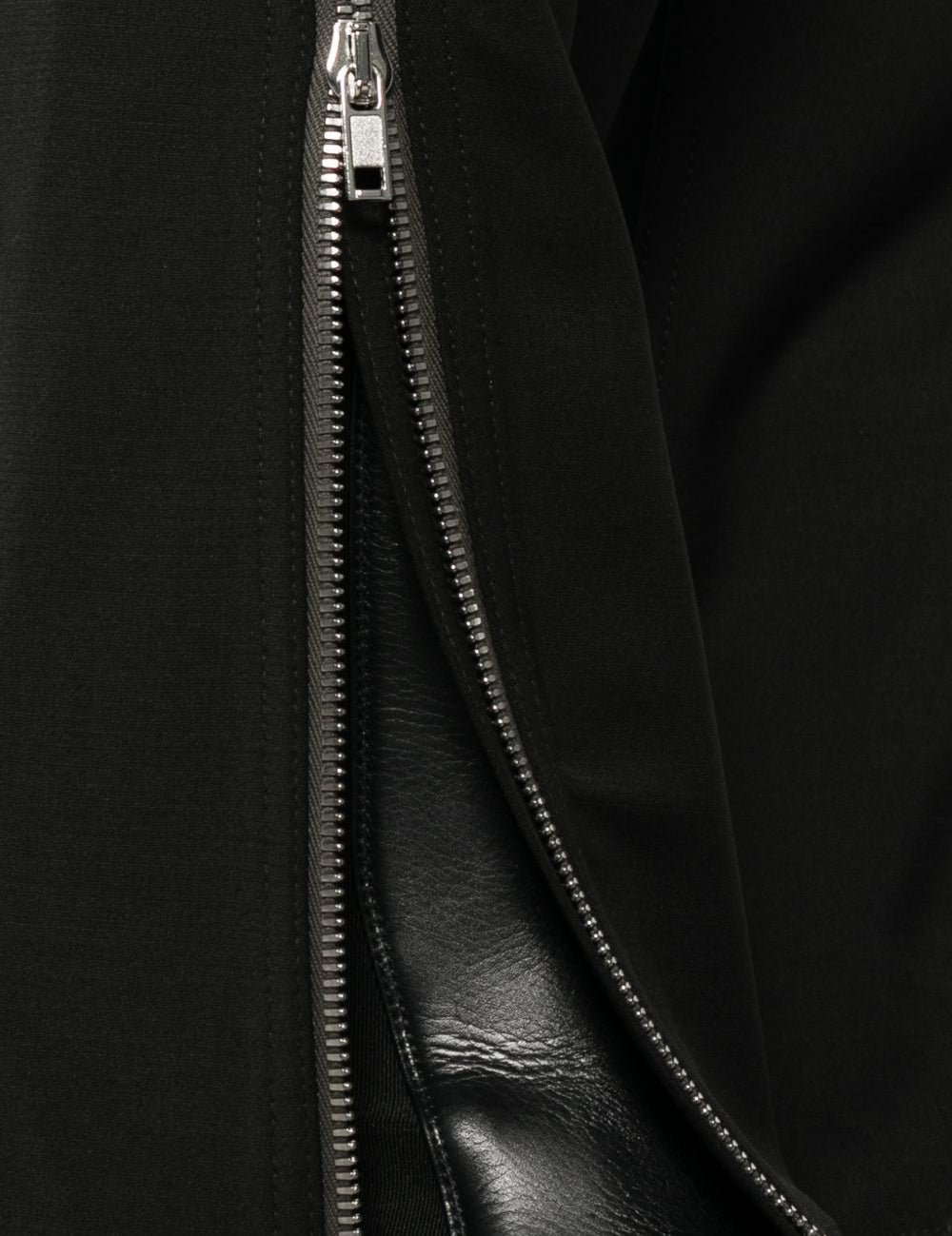Pantaloni Vega con zip laterali in nero 