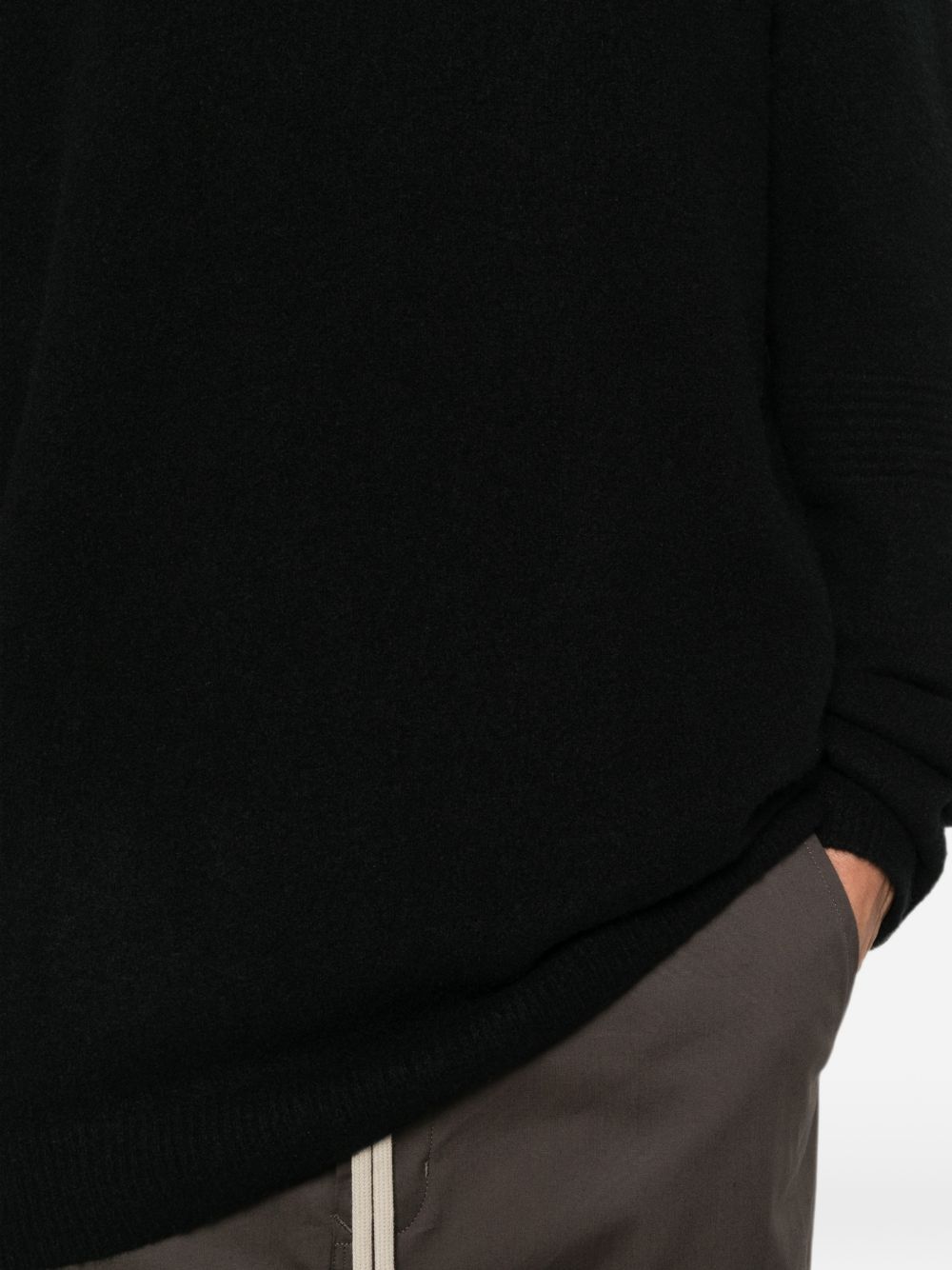 Maglione con cappuccio in cashmere in nero 