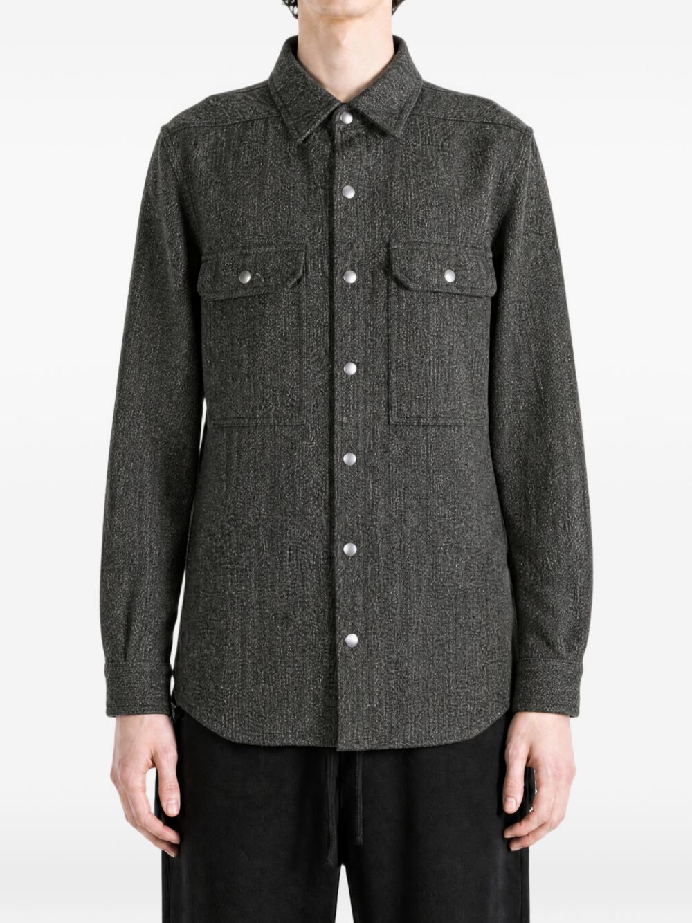 Giacca-camicia con tasche in grigio 