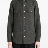 Giacca-camicia con tasche in grigio 