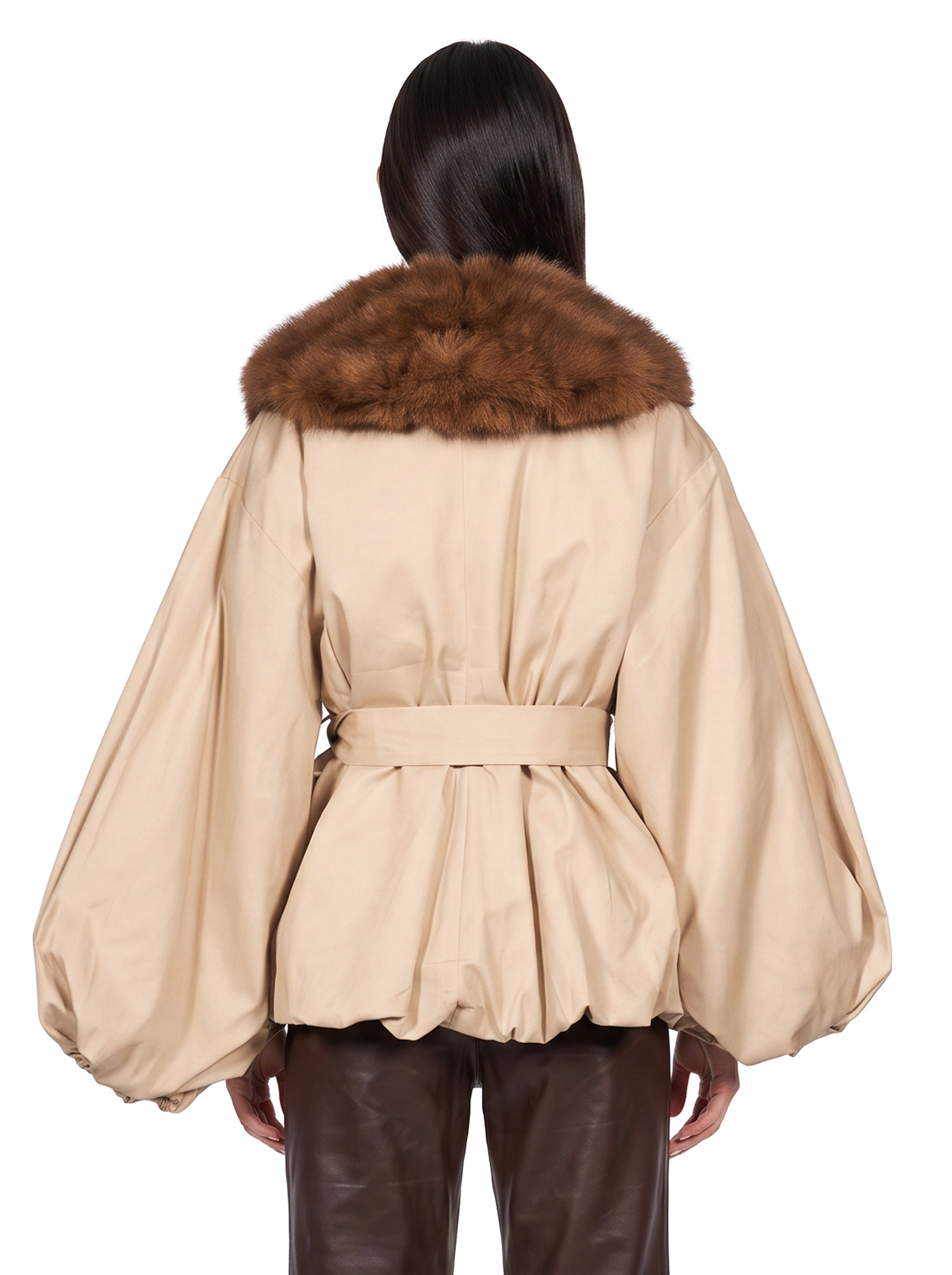 Giacca con collo in eco pelliccia in beige 