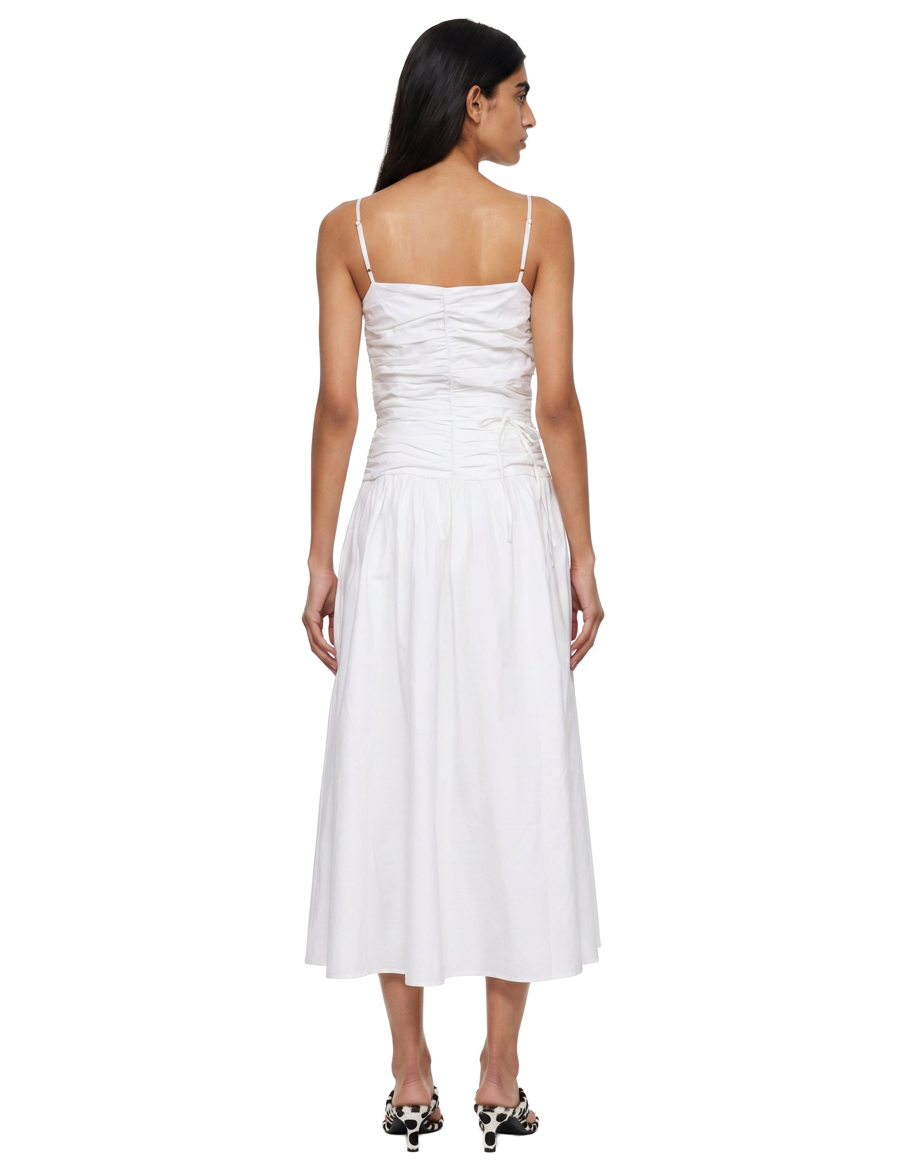 Abito midi arricciato con dettagli floreali in bianco 