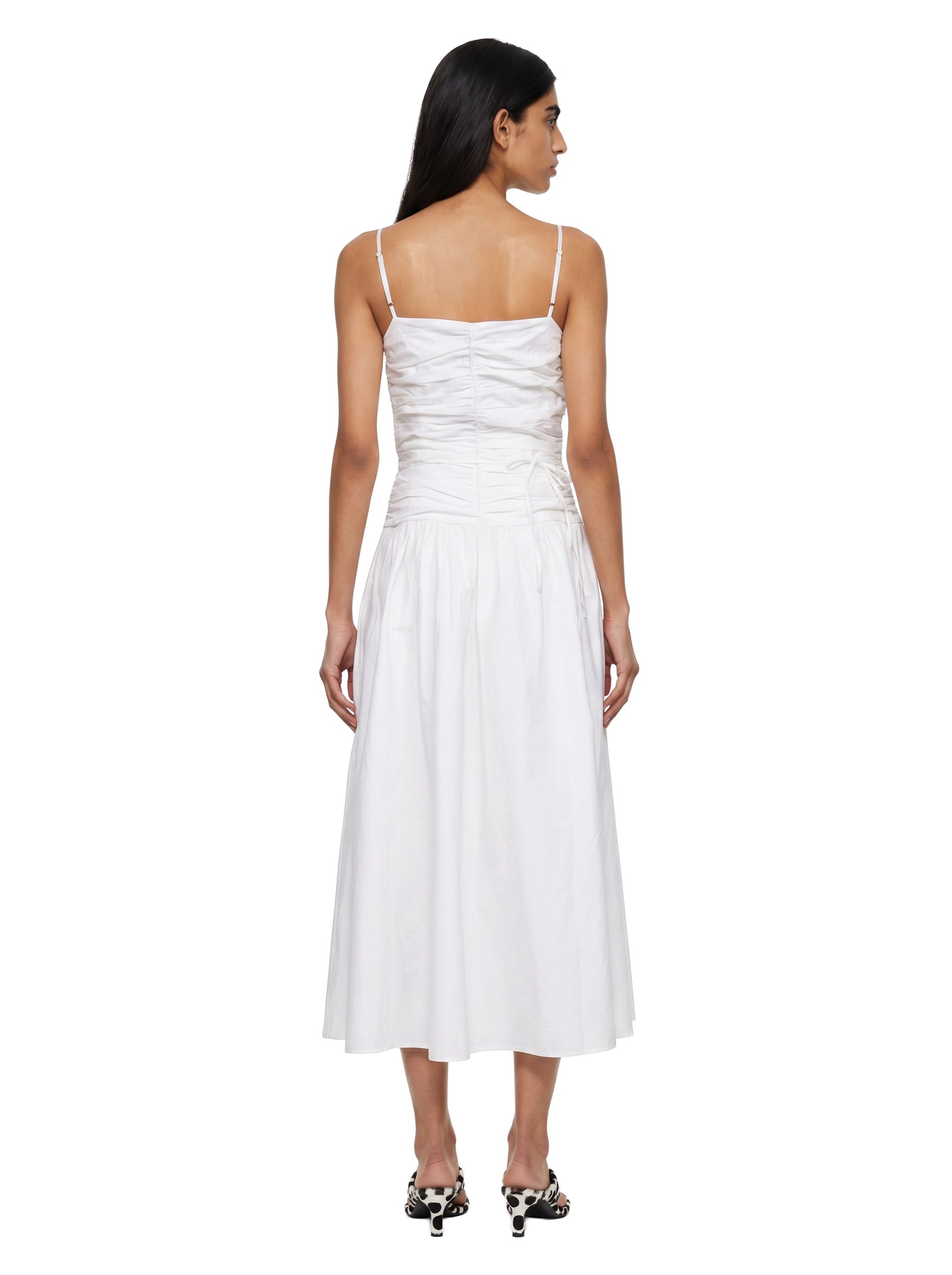 Abito midi arricciato con dettagli floreali in bianco 