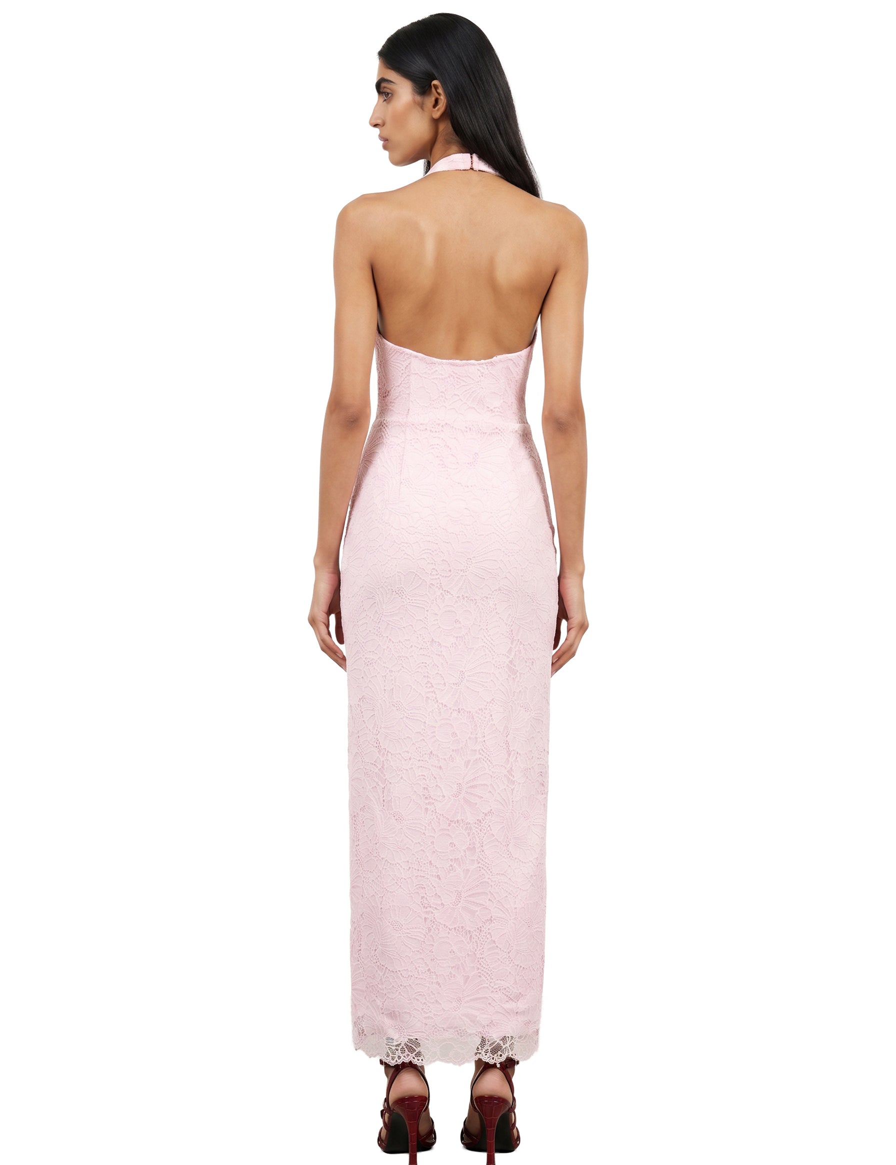 Abito lungo in pizzo con scollo all'americana in rosa 