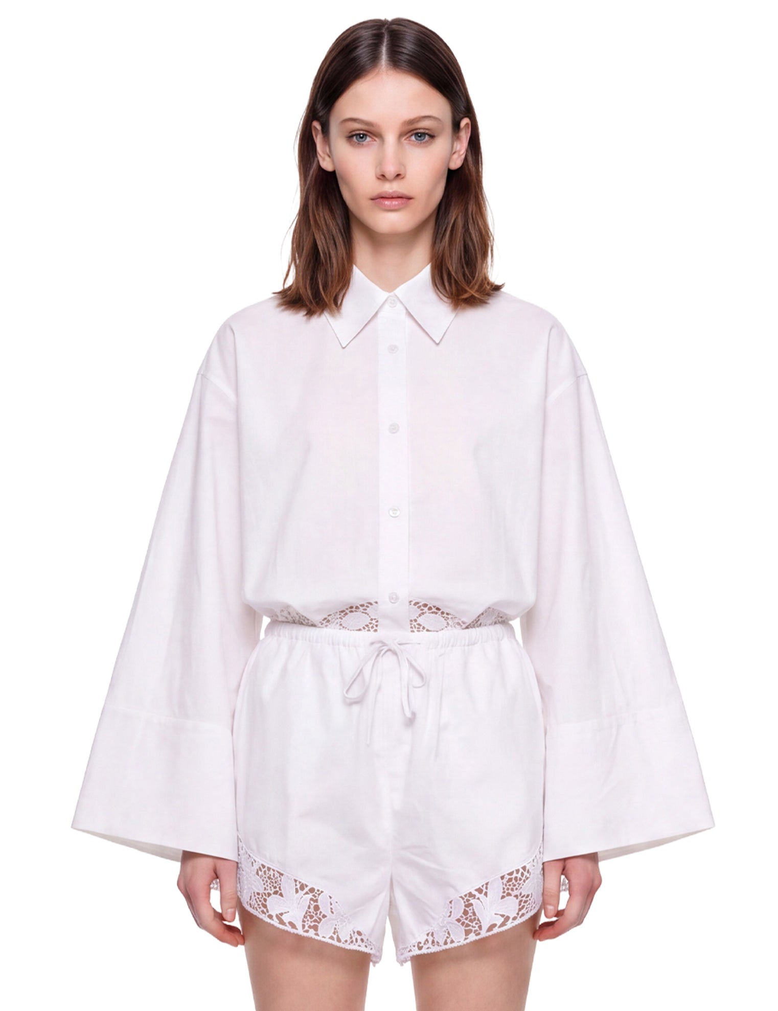 Shorts con orlo in pizzo bianco 