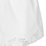 Shorts con orlo in pizzo bianco 