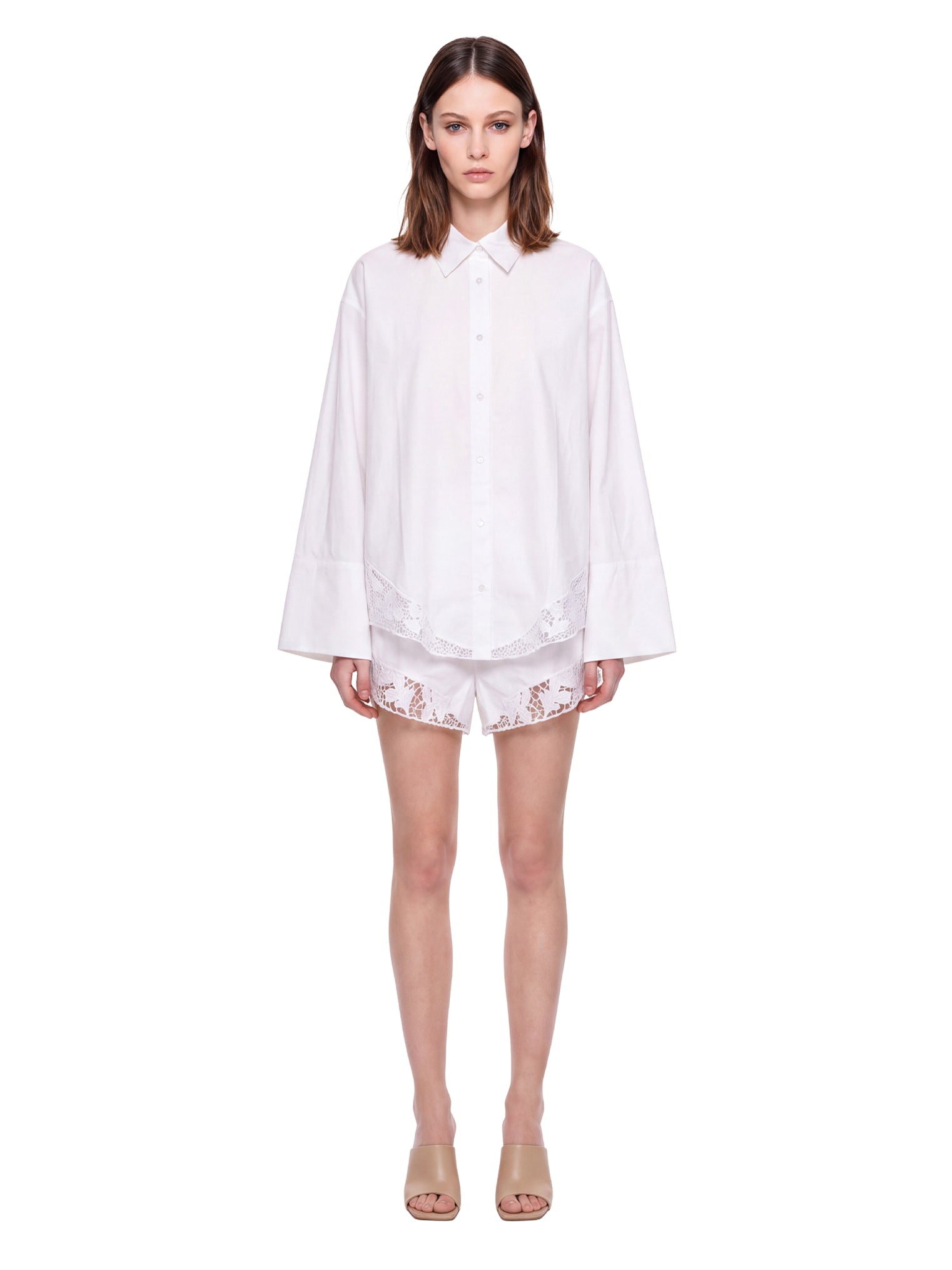 Camicia con orlo in pizzo bianco 