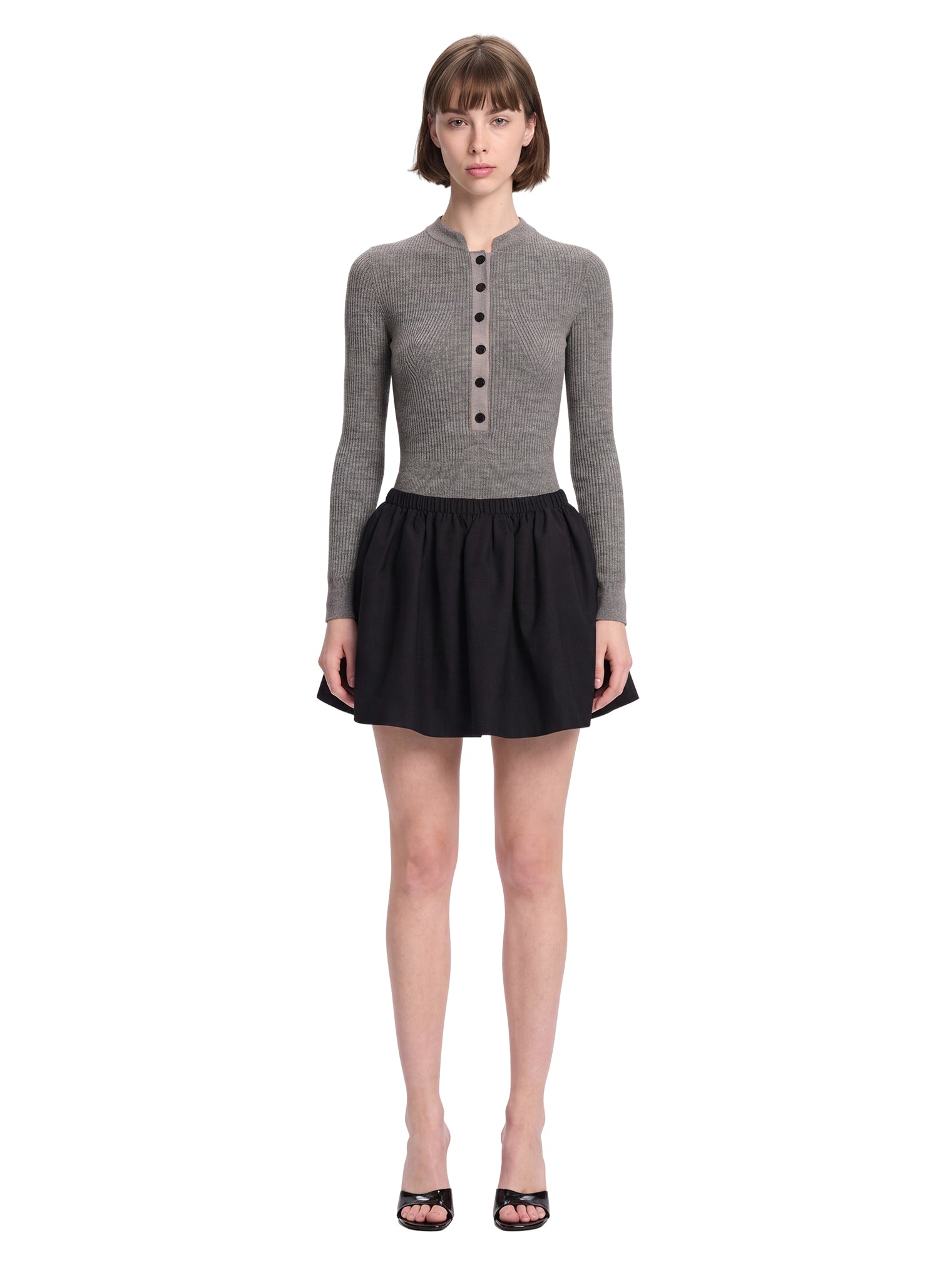 Tuta mini in maglia in grigio 