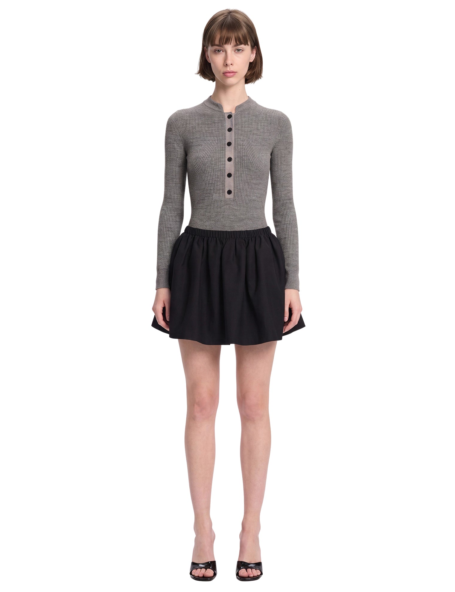 Tuta mini in maglia in grigio 