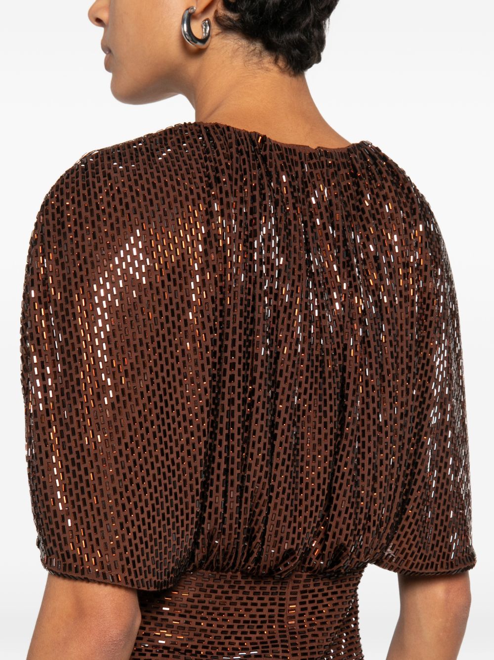 Top arricciato decorato con paillettes 