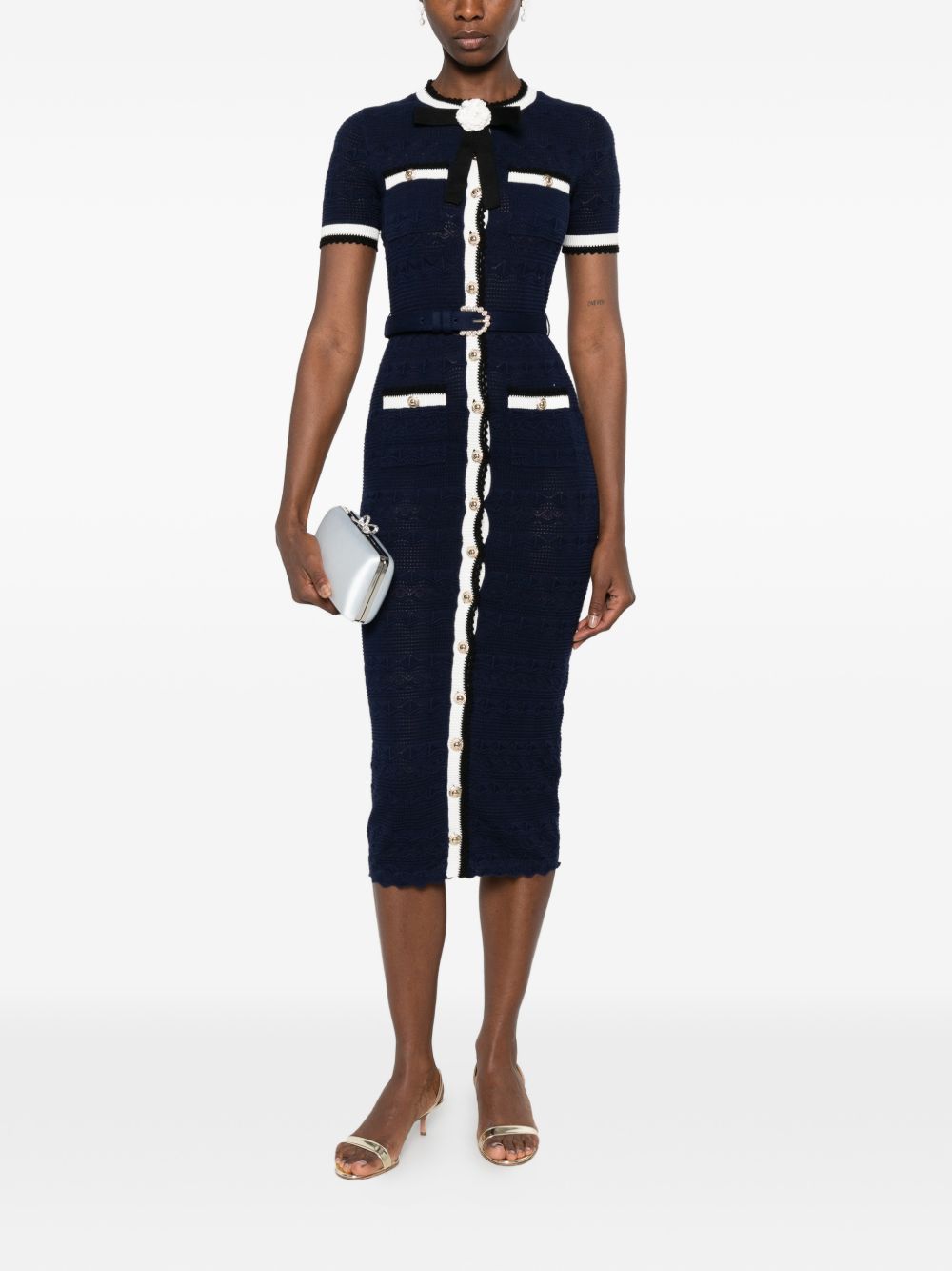 Abito midi con cintura e fiocco in blu 