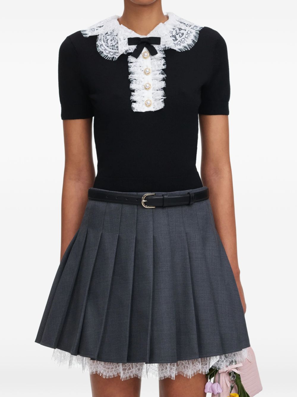 Polo con colletto in pizzo in nero 