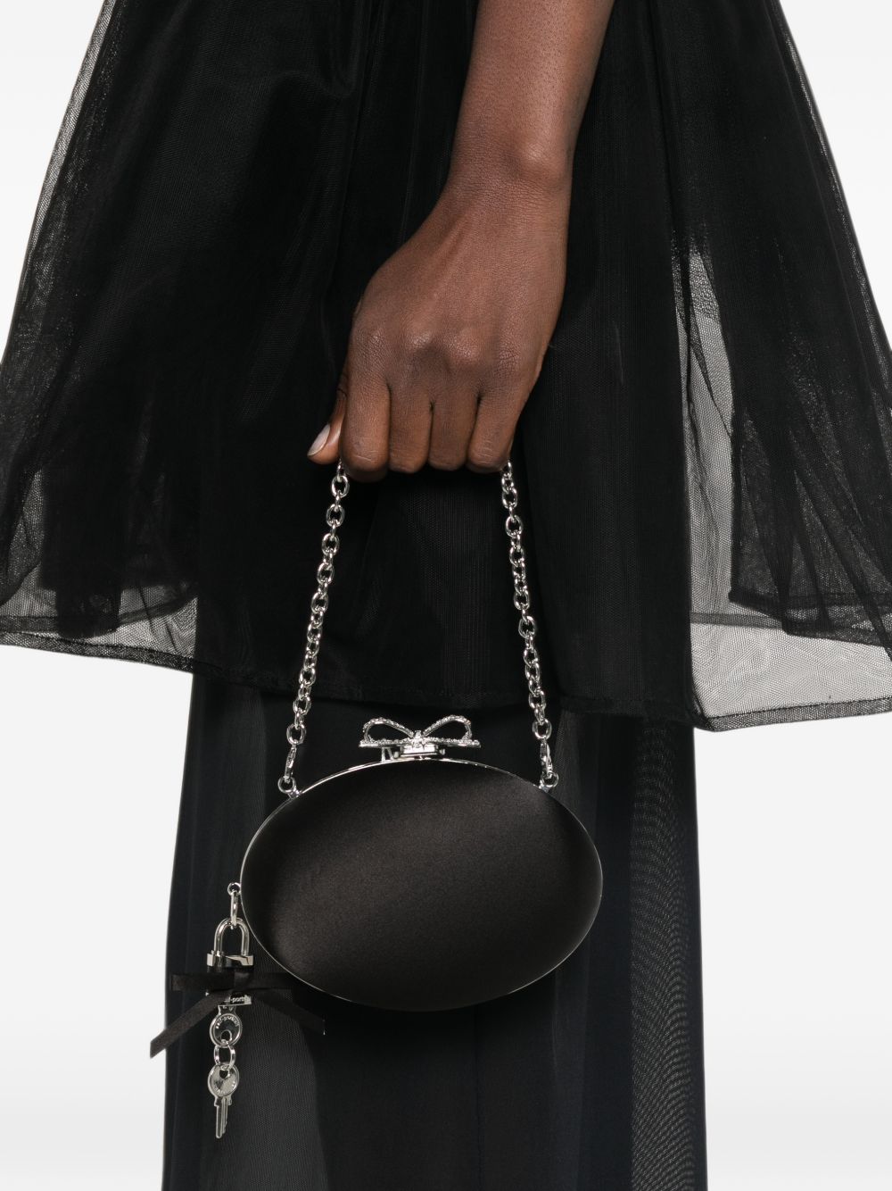 Clutch con chiusura a fermaglio con fiocco in nero 