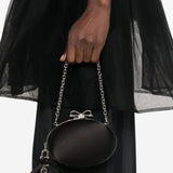 Clutch con chiusura a fermaglio con fiocco in nero 