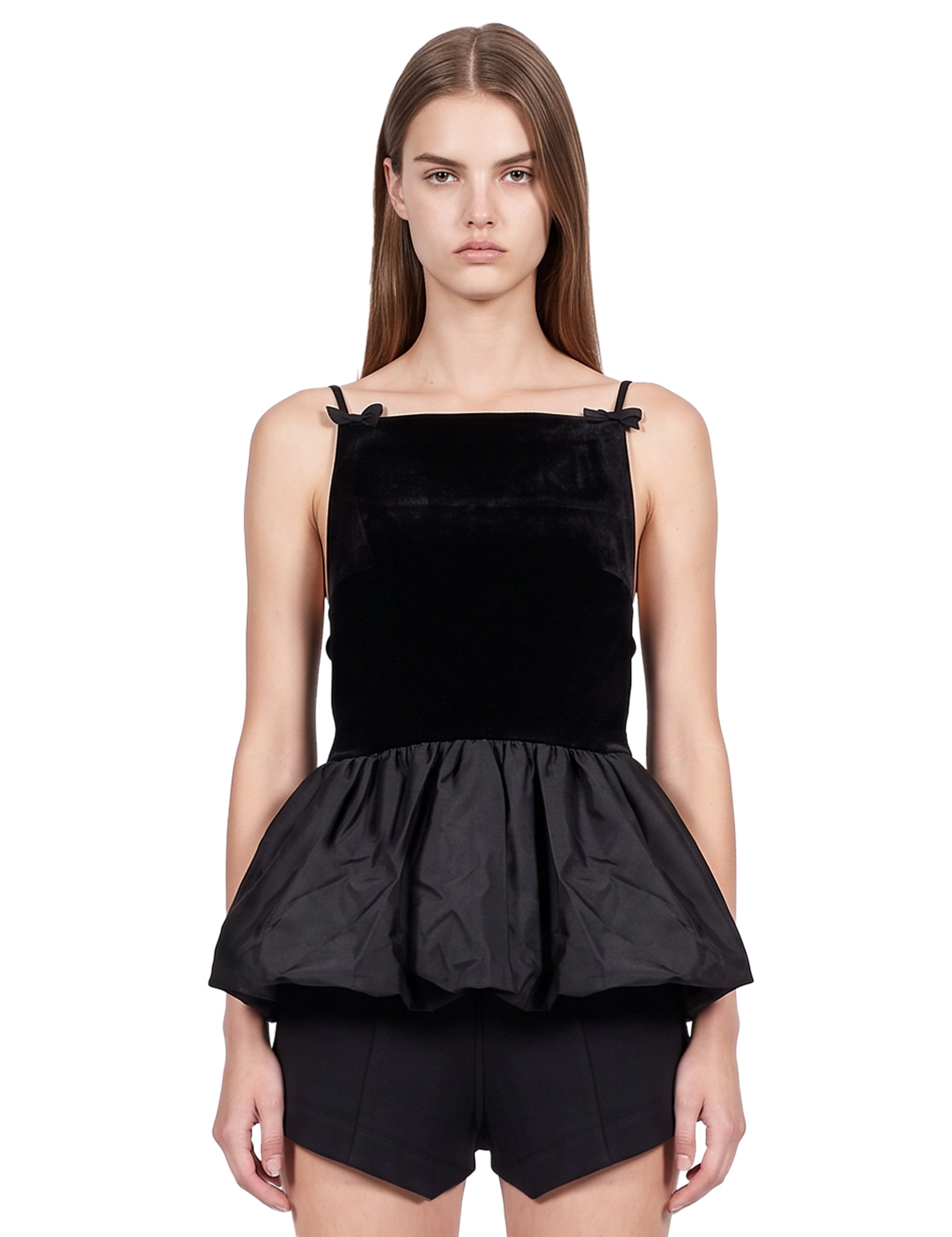 Top con balza in nero 
