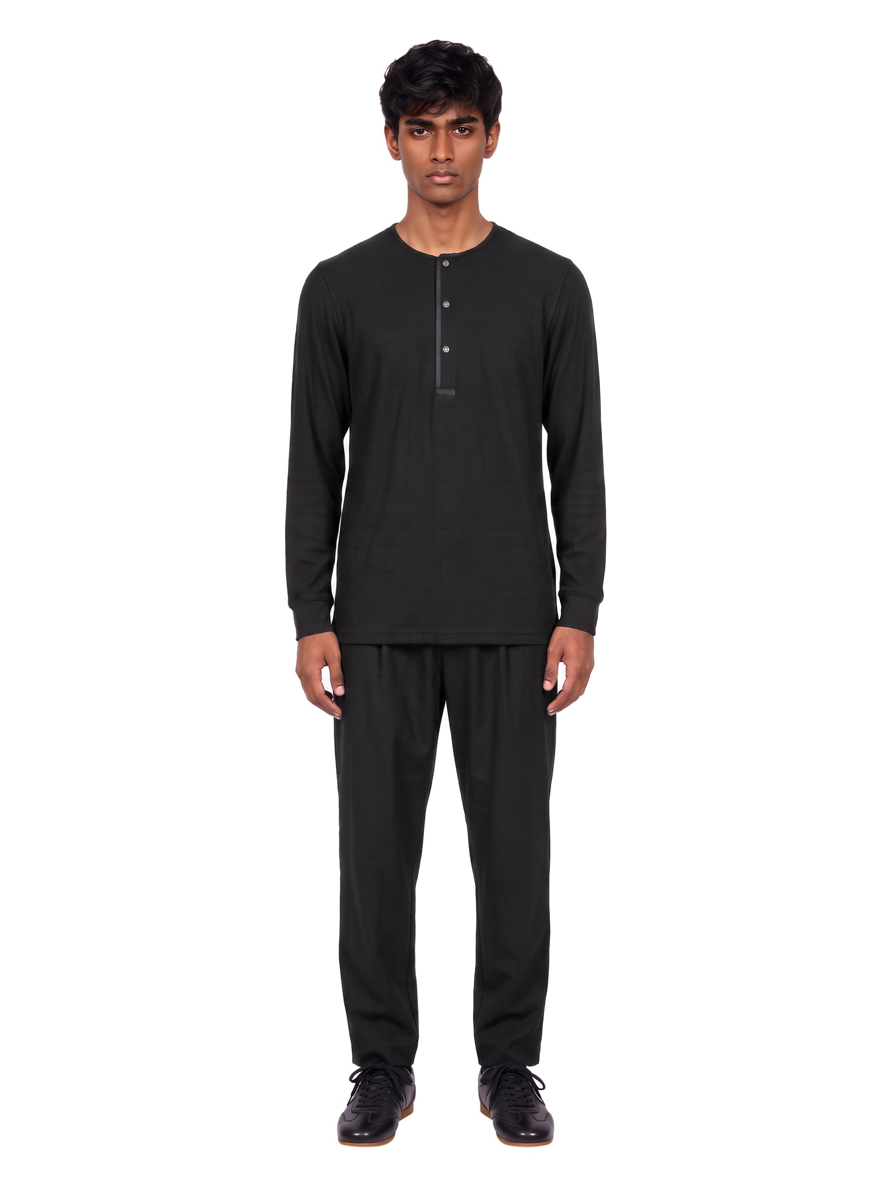 Maglia Henley girocollo in nero 