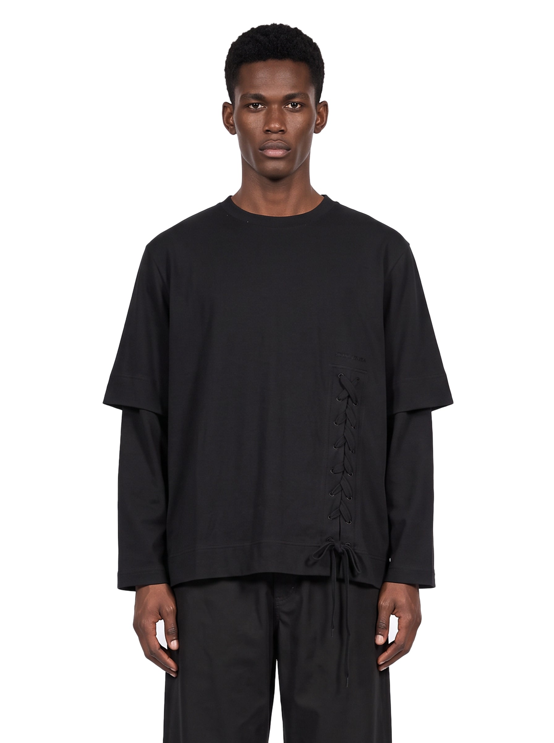T-shirt a strati con lacci in nero 