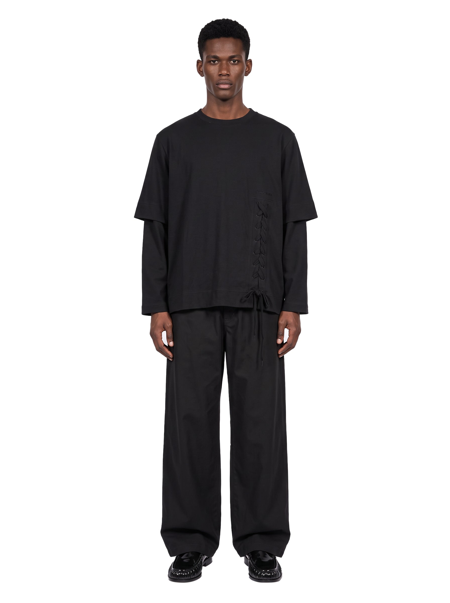 T-shirt a strati con lacci in nero 
