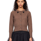 Cardigan con dettagli in marrone 