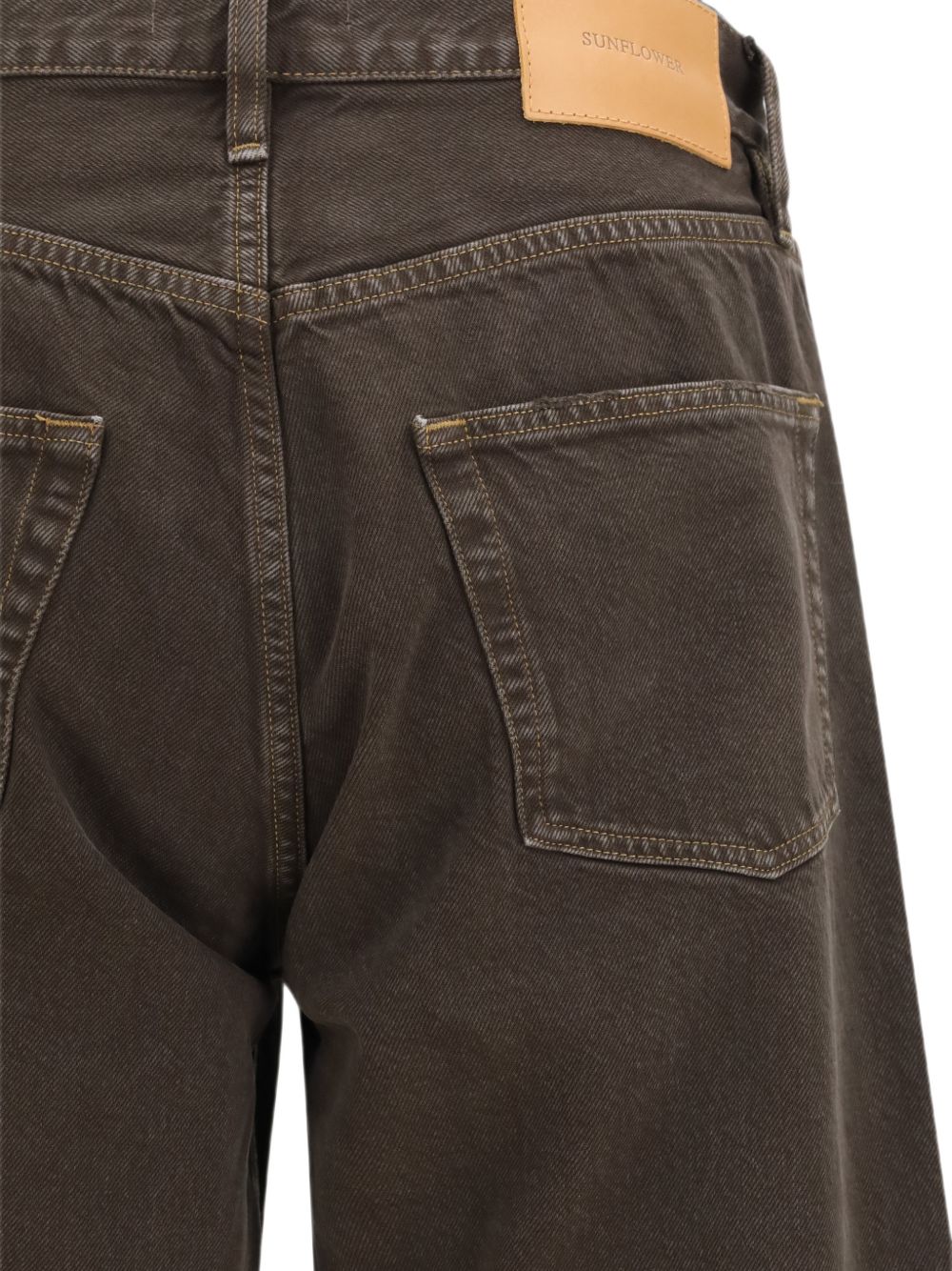 Jeans a gamba dritta in marrone 