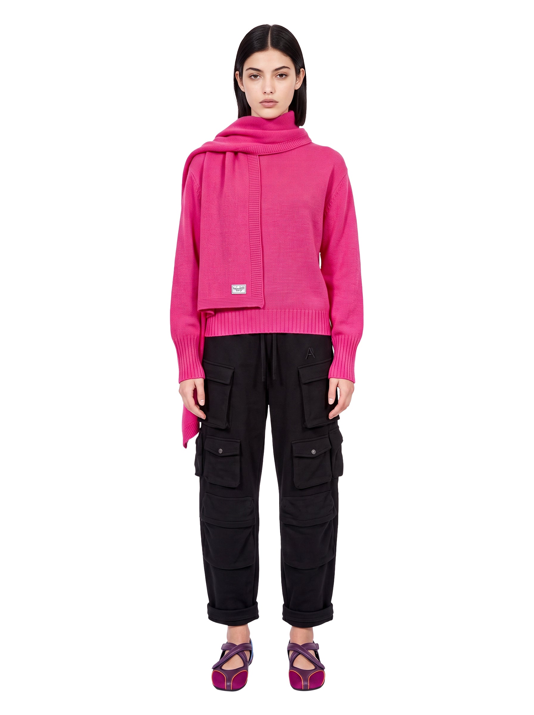 Maglione con sciarpa in fucsia 