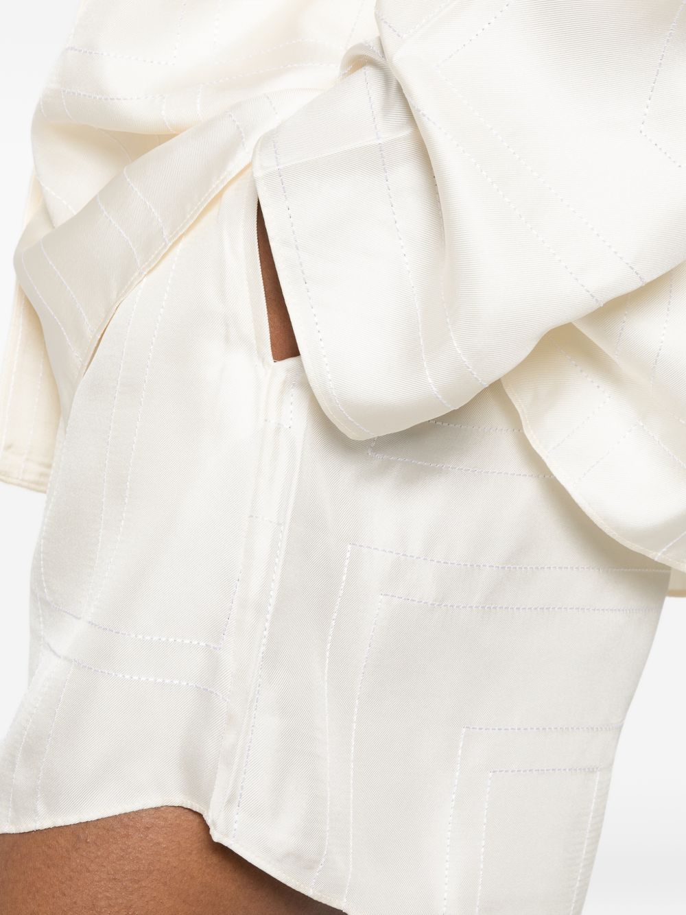 Pantaloncini di seta con monogramma ricamato in beige Toteme - donna 