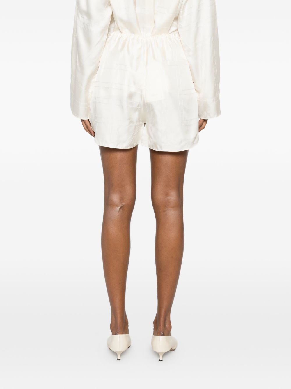 Pantaloncini di seta con monogramma ricamato in beige Toteme - donna 