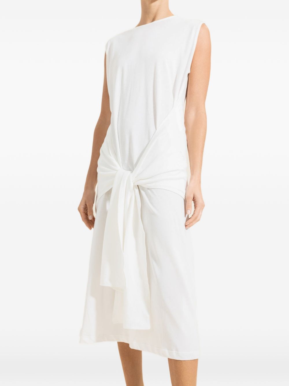 Abito midi con cintura in vita in bianco 