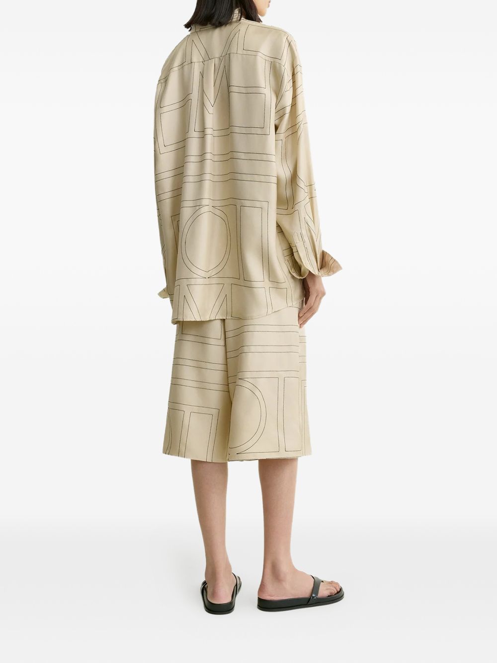 Camicia con monogramma in beige 