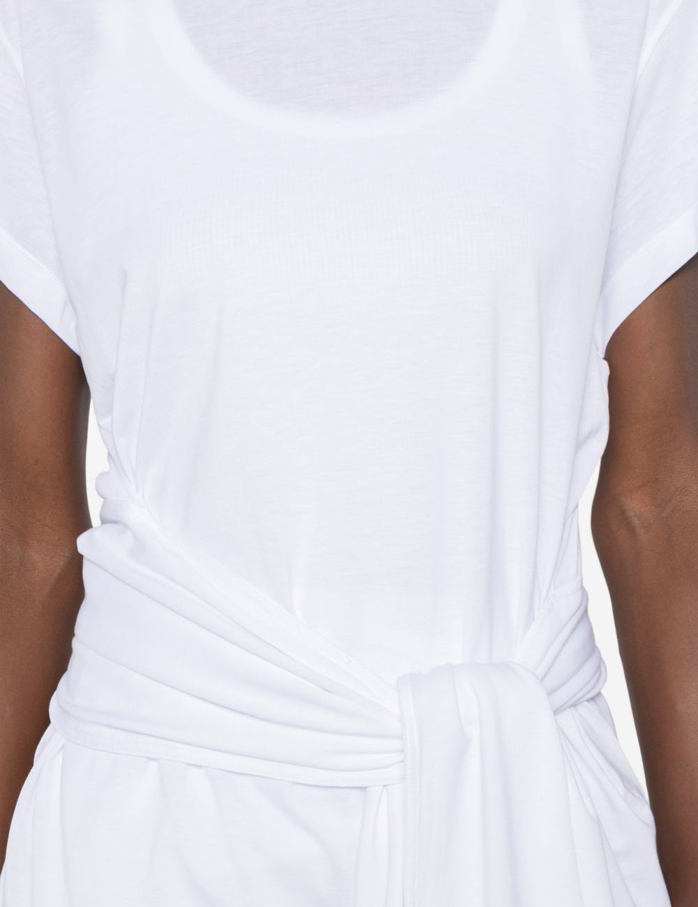 Top con nodo in vita in bianco 