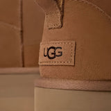 Stivaletti Classic Ultra Mini Platform in beige 
