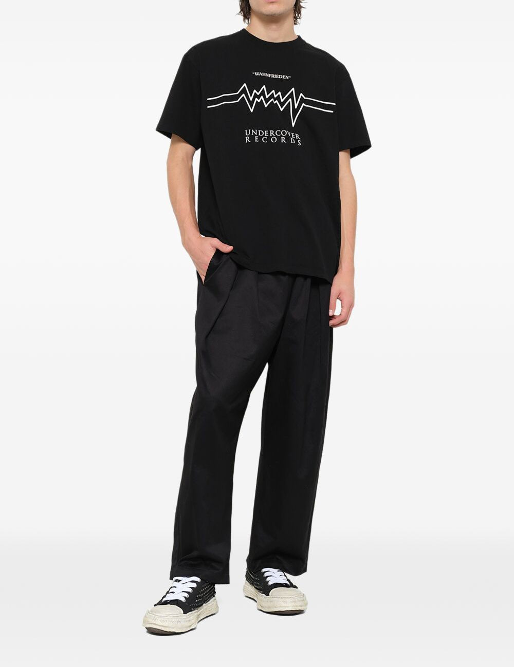T-shirt con stampa grafica in nero 