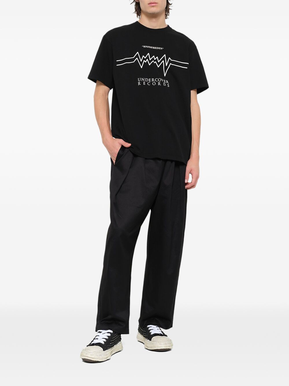 T-shirt con stampa grafica in nero 